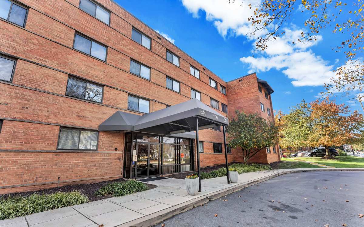 Entrance of community apartment at Courts Of Madison in Silver Spring, Maryland
