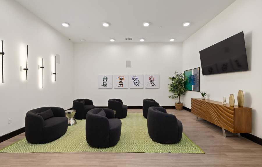 Communityy seating area at Henderson on Reinli in Austin,Texas