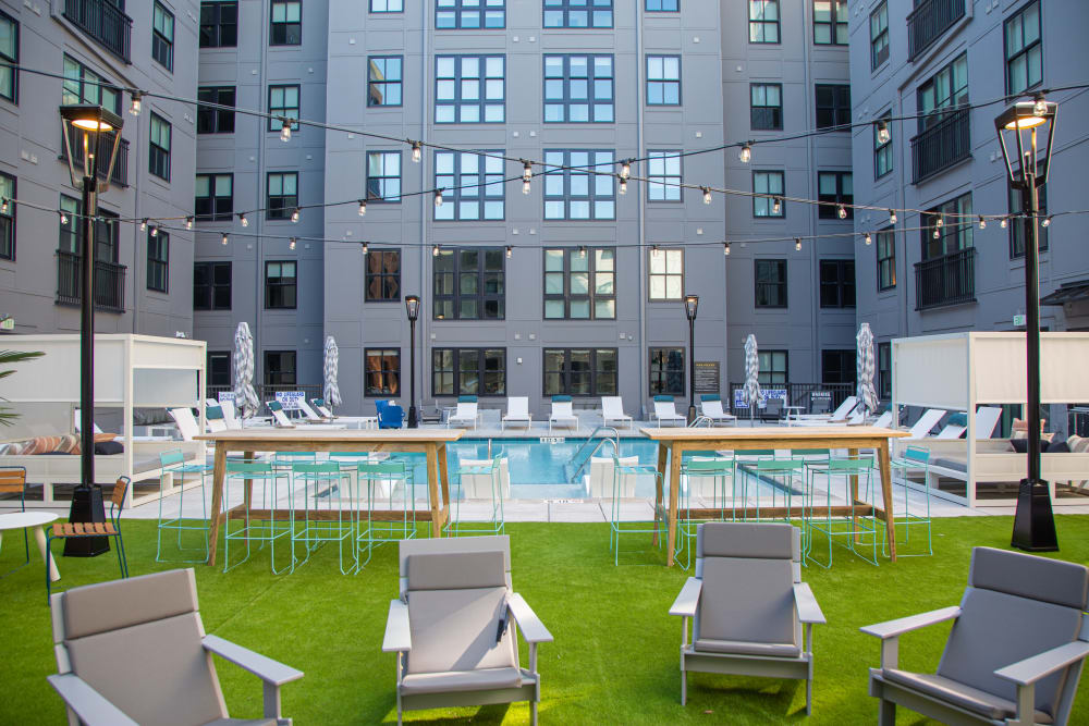 Outdoor lounge at 511 Meeting in Charleston, South Carolina