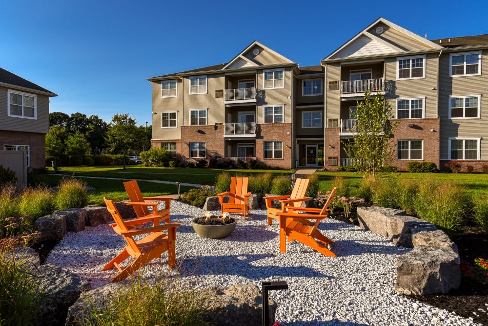 Fire pit and lounge chairs at Aspen Court, Piscataway, New Jersey