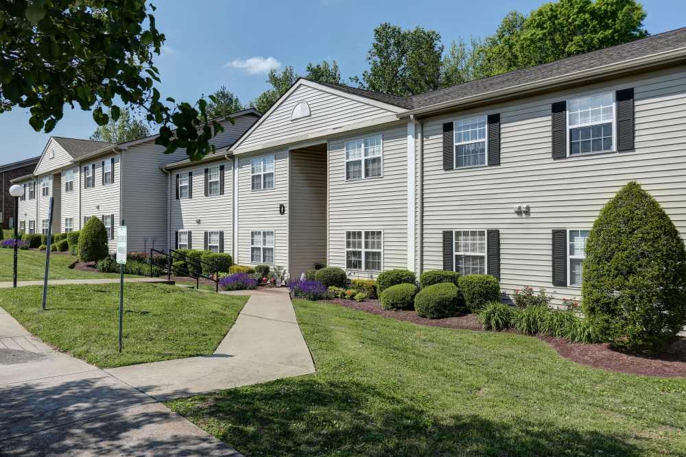 Extirior view of community apartment at Ridgewood at Greenbrier in Greenbrier, Tennessee