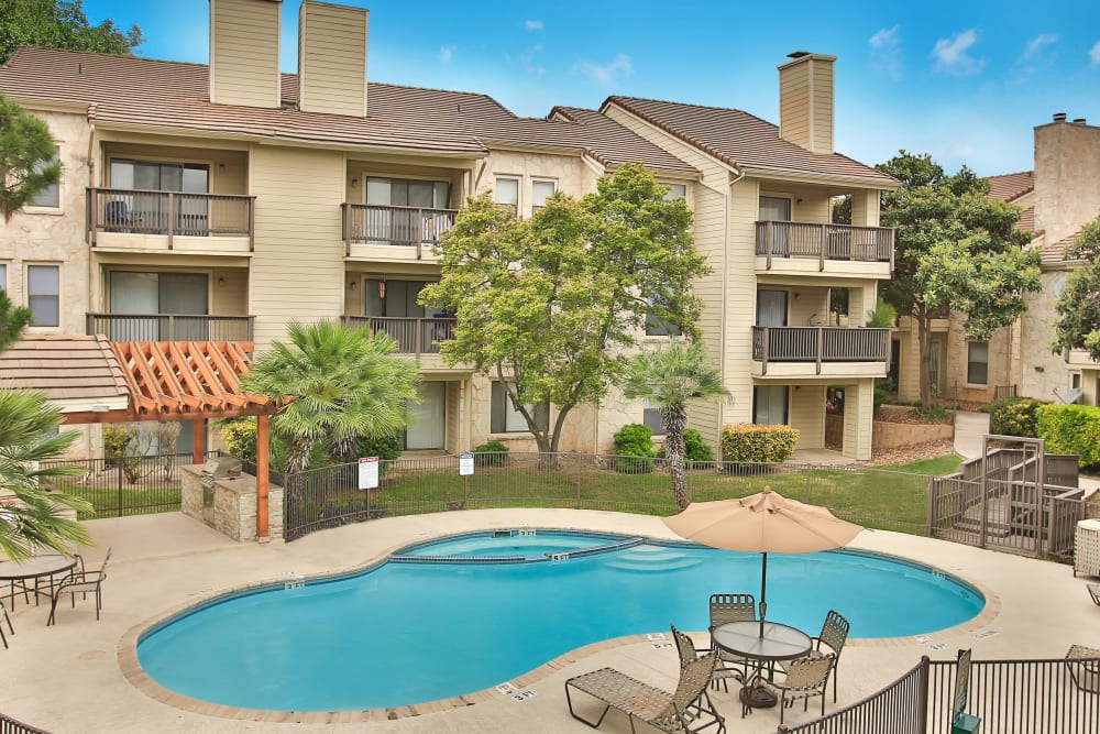 Sparkling pool and patio at Turtle Creek Vista Apartments in San Antonio, Texas