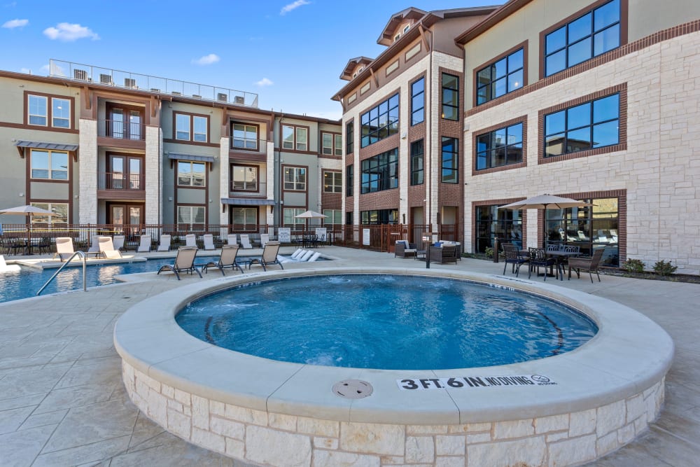 Hot tub at Olympus Hudson Oaks in Hudson Oaks, Texas