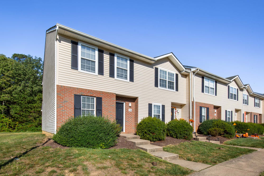 Beautifully manicured landscaping at Timber Ridge in Fredericksburg, Virginia