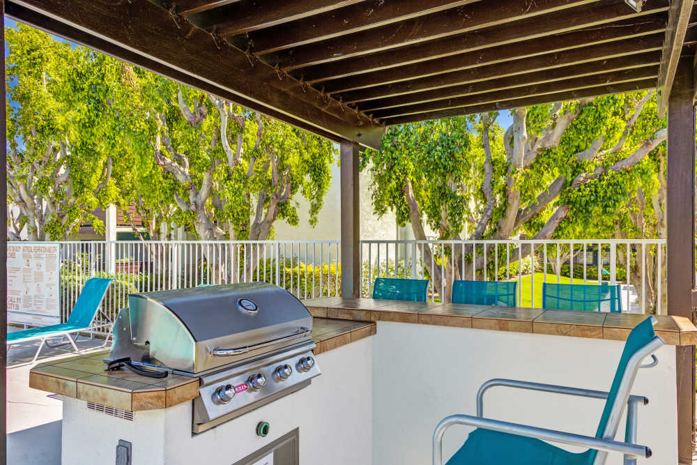 Picnic area at Kendallwood Apartments in Whittier, California