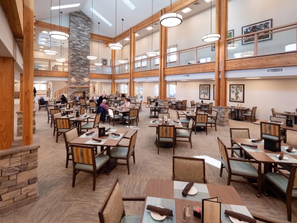 The dining room at Pear Valley Senior Living in Central Point, Oregon