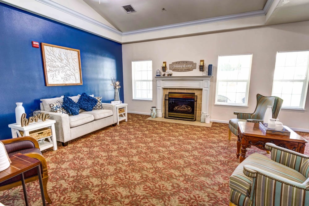 Community lounge with a fireplace and blue accent wall at Morrow Heights Assisted Living in Rogue River, Oregon