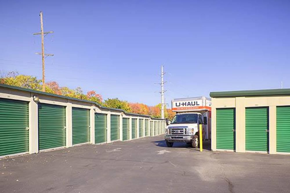 Outdoor access units at Metro Self Storage in Willow Grove, Pennsylvania