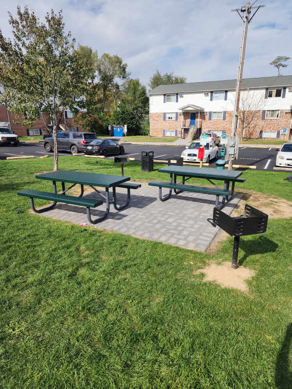 Woodstock grill area at Blue Ridge Apartments in Winchester, Virginia