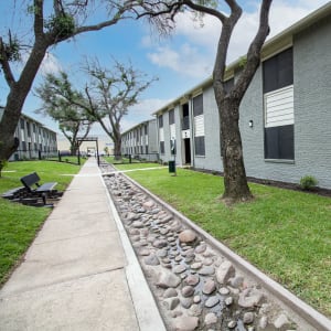 Exterior and walking path at Vista Verde in Mesquite, Texas