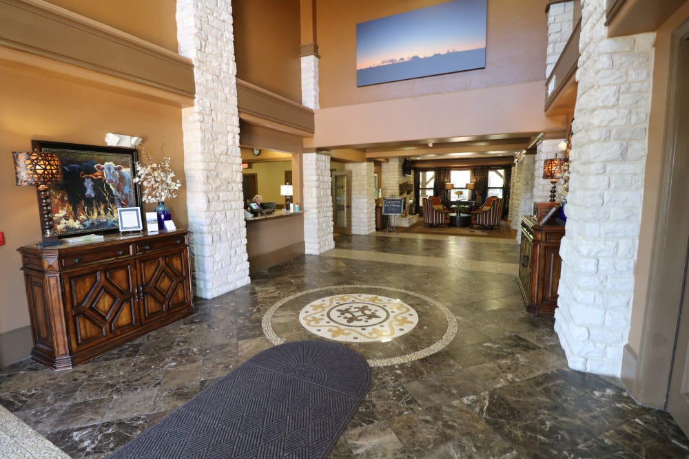 A large lobby at Isle at Cedar Ridge in Cedar Park, Texas