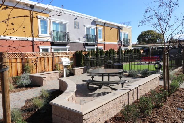 Barbecue area at Ramblewood Apartment Homes in Fremont, California