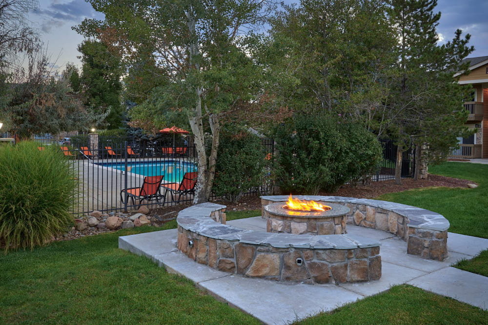 The fire pit area at Crossroads at City Center Apartments in Aurora, Colorado