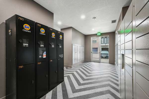 Parcel pending lockers at Kade in Dallas,Texas