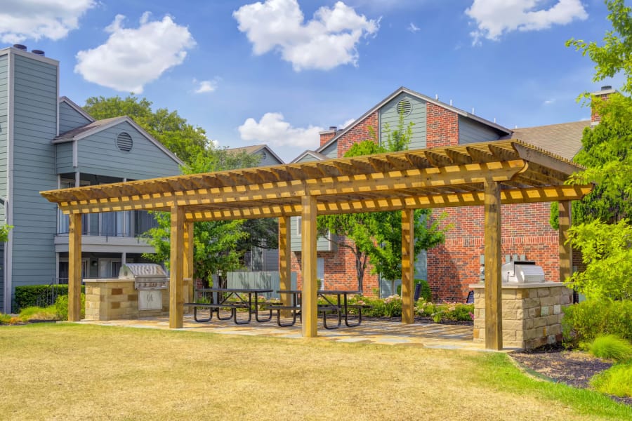 BBQ and pergola outdoor space at Bradford Pointe in Austin