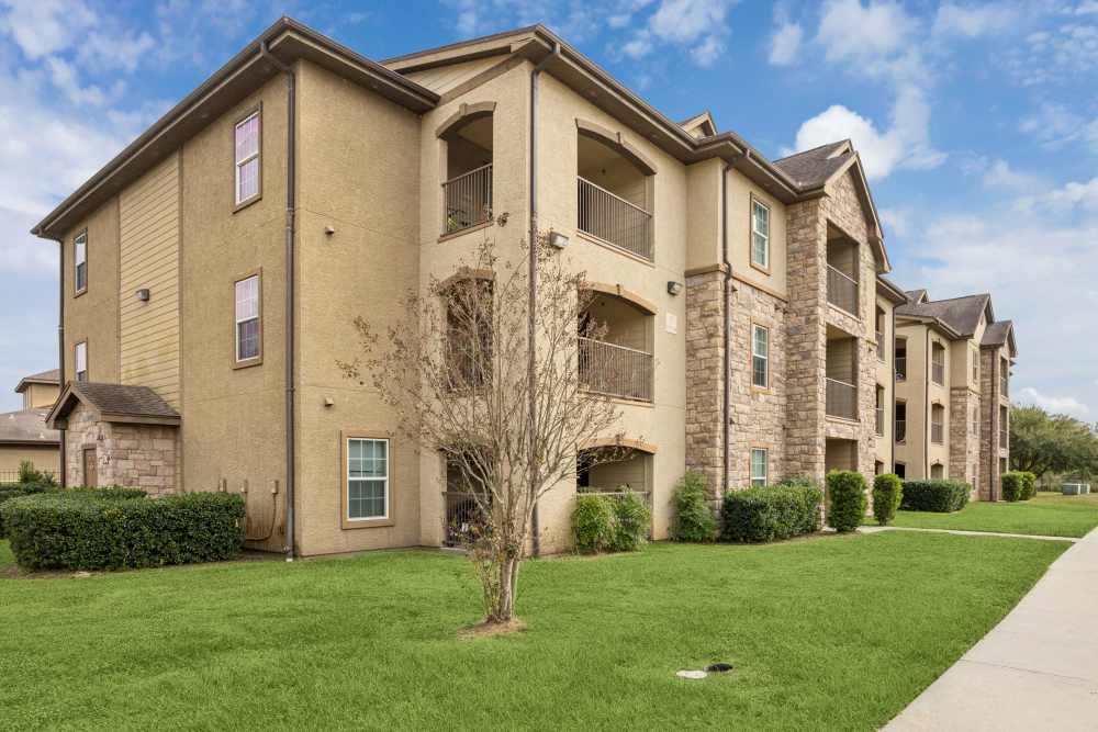 Exterior view of an apartments at Horizon Meadows in La Marque,Texas