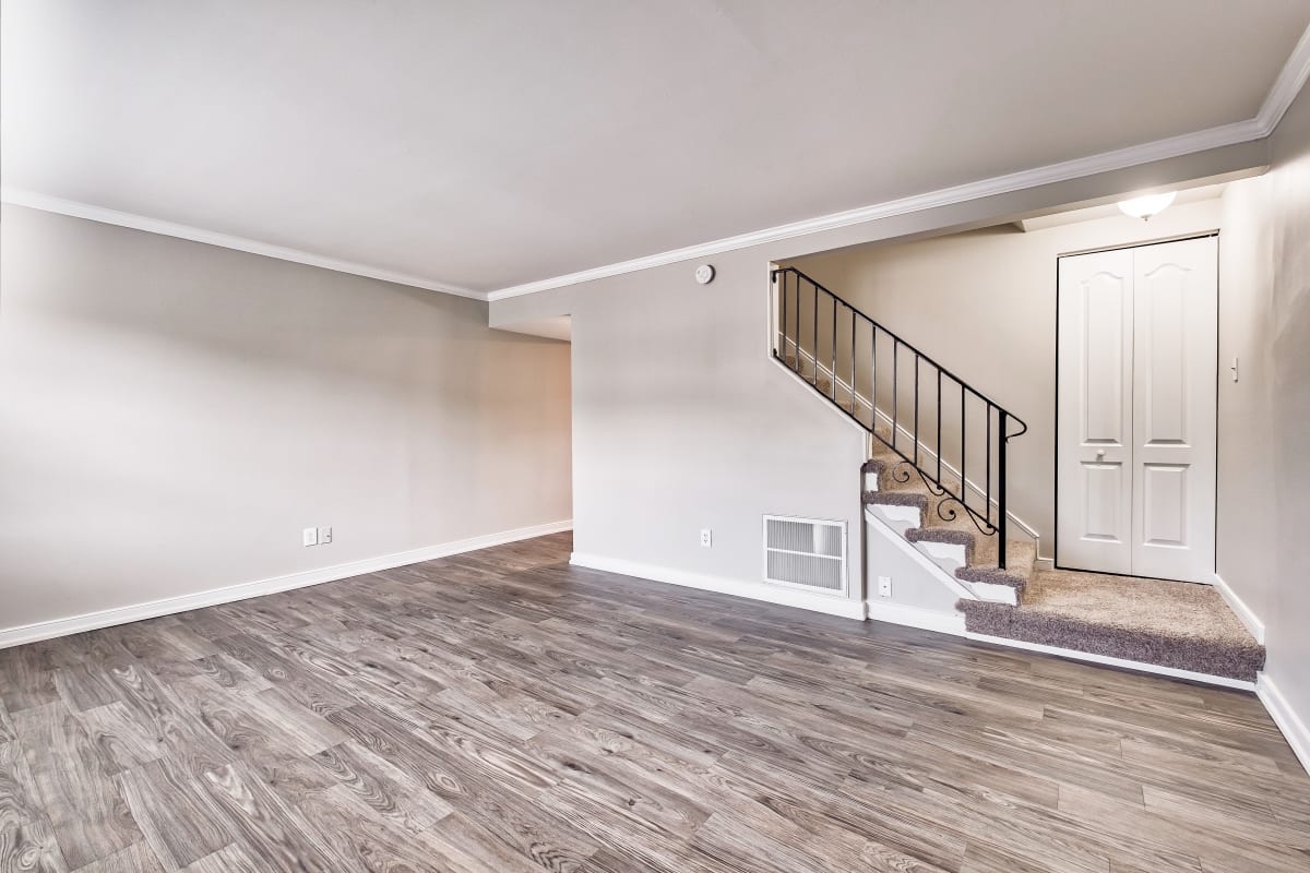 A view of the living room at Maple Bay Townhomes in Virginia Beach, Virginia