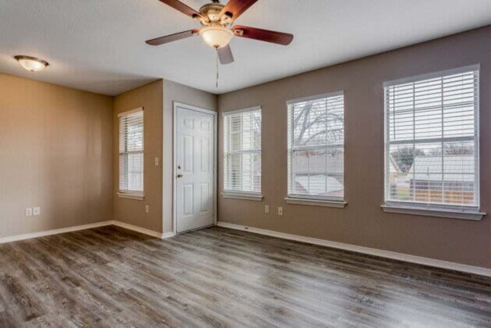 Spacious living room at Lakeview Of Ardmore in Ardmore, Oklahoma