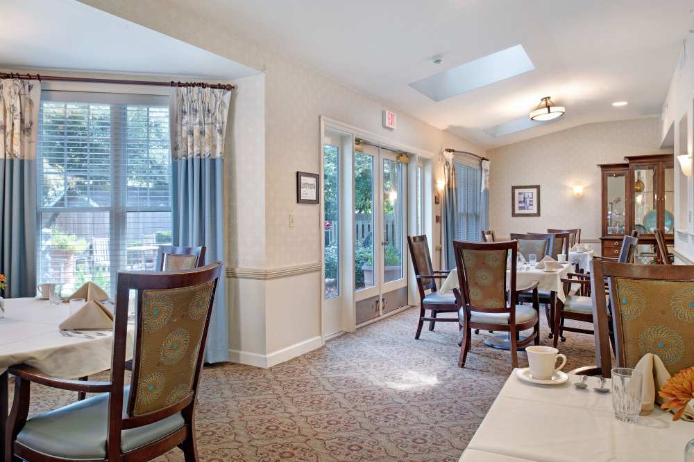 Community dining area at Glenncrest at Siegen in Baton Rouge, Louisiana