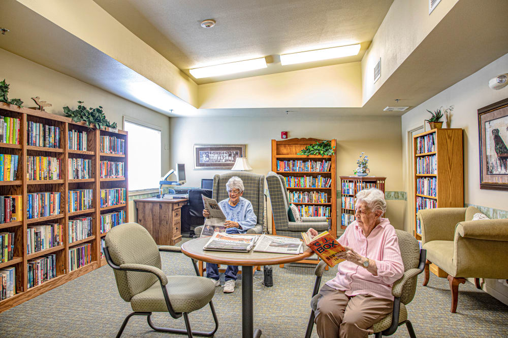 Library at Majestic Rim Retirement Living in Payson, Arizona.