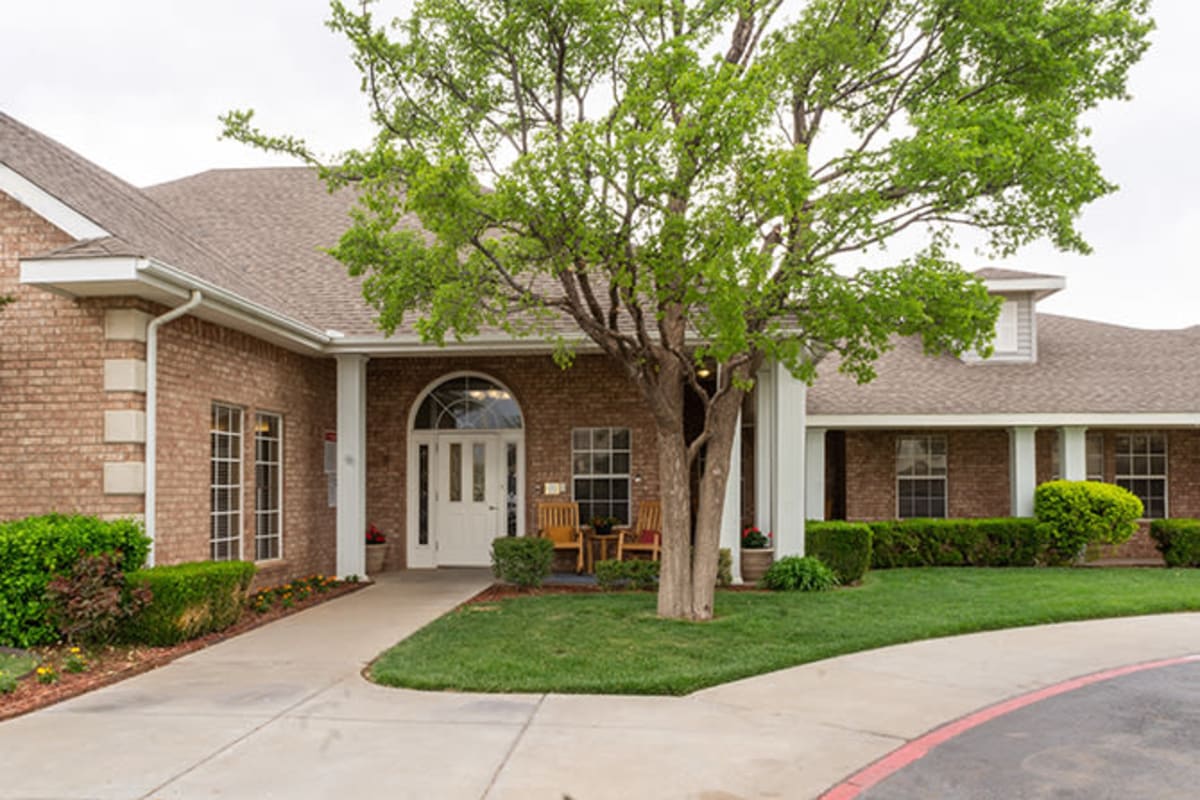 Front entrance and lush landscaping at Plum Creek Place in Amarillo, Texas