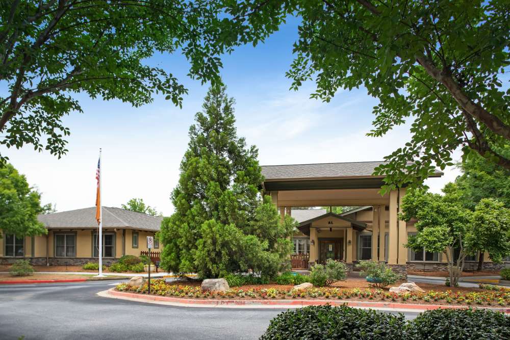 Apartment exterior with green lawn at Glenncrest at Buckhead in Atlanta, Georgia