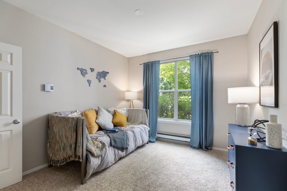 A guest bedroom at HighGrove Apartments in Everett, Washington