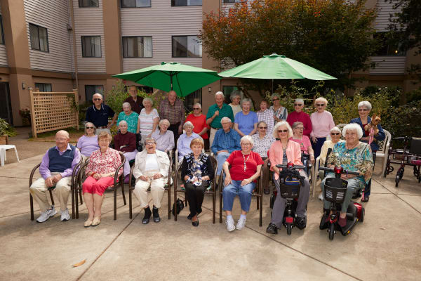 Resident group at Shorewood Senior Living