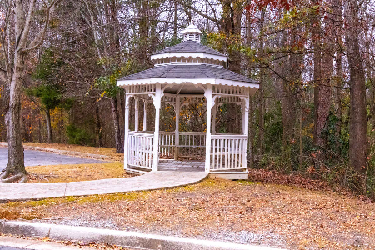 Picnic area at Ashton Walk in Forest Park, Georgia