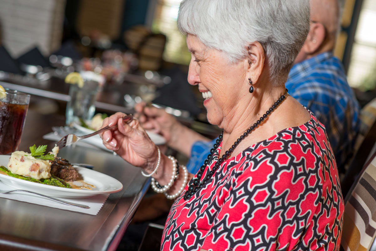 Residents enjoying a lovely dinner at an Integrated Senior Lifestyles community