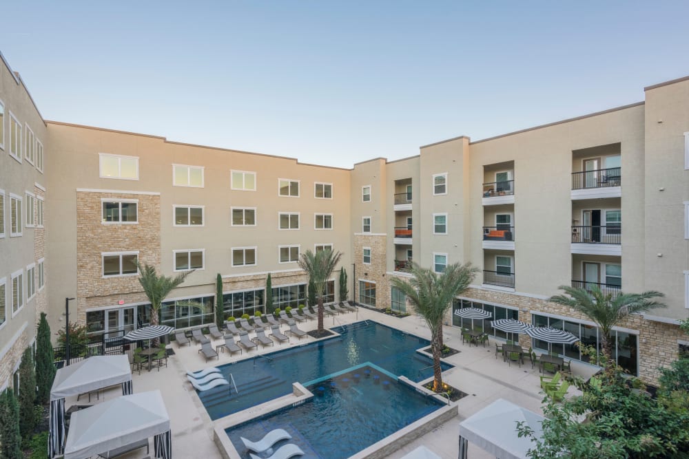 Refreshing swimming pool at The Abbey at Dominion Crossing in San Antonio, Texas