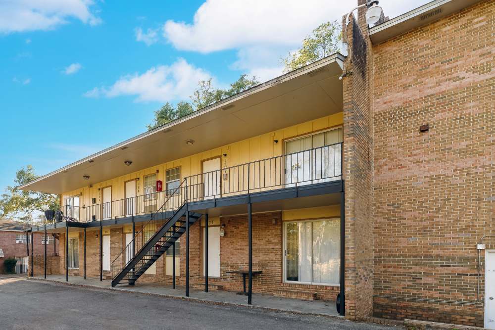 Apartment exterior view at Magnolia Terrace in Tallahassee, Florida