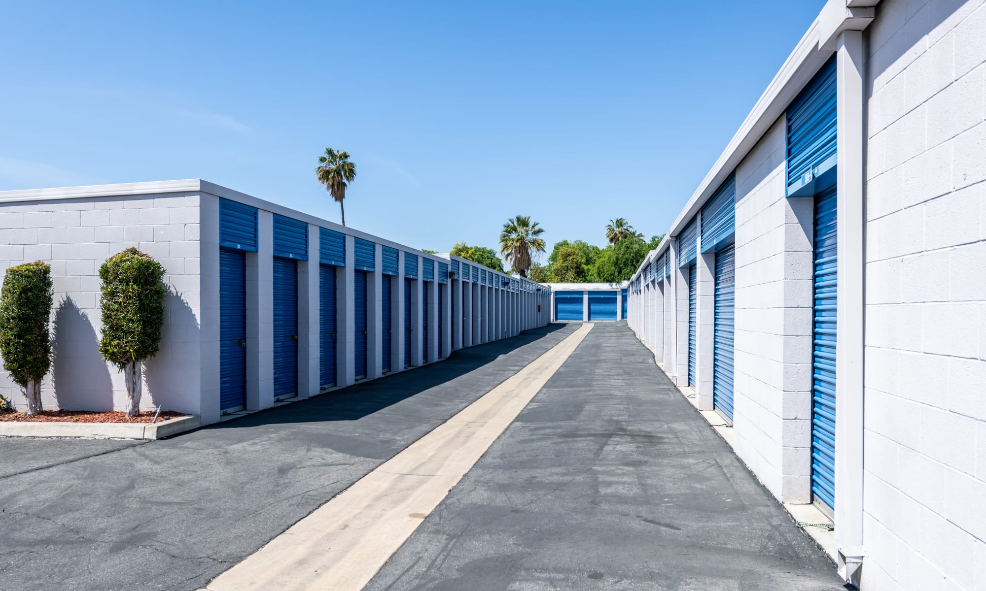 Self storage in Pomona CA