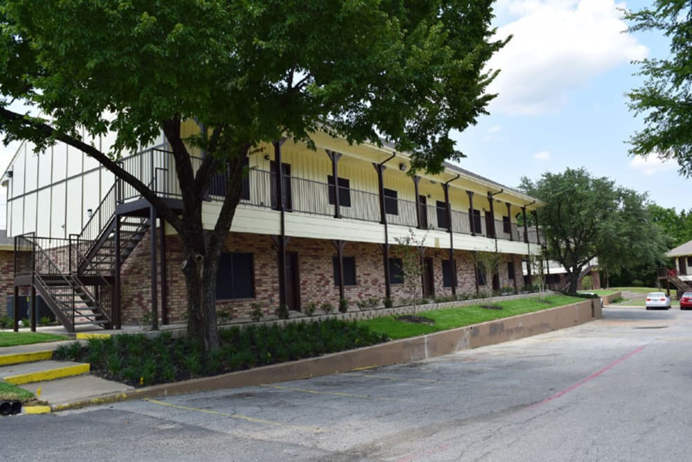 View of the apartment building at Castle Hill in Sherman, Texas