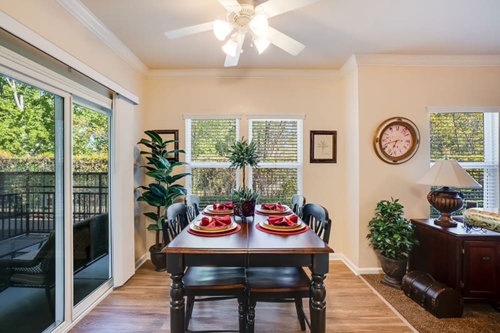 Dining room at Bella Rose in Antioch, California