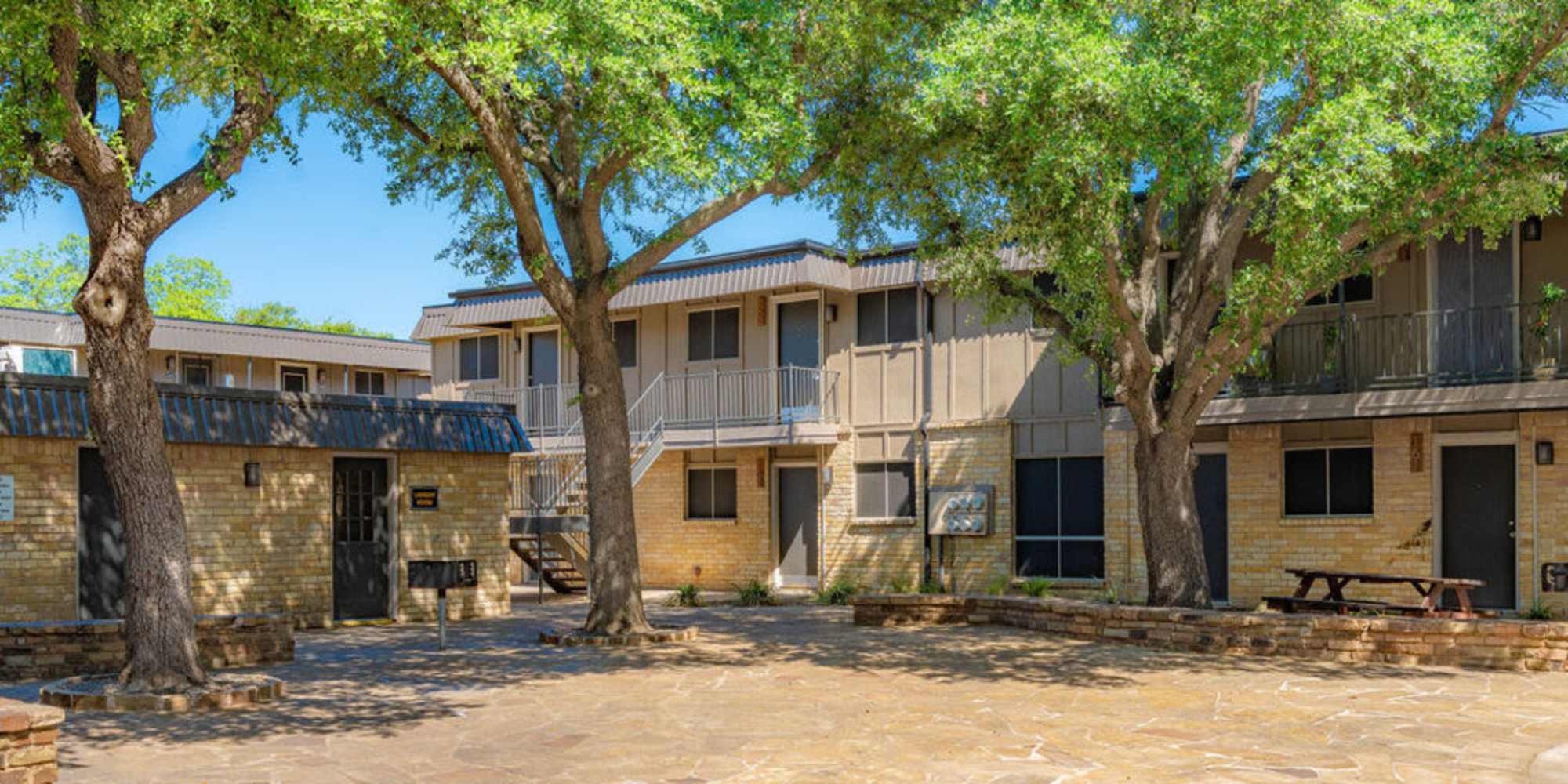 Apartments at Hurst Gardens in Hurst,Texas