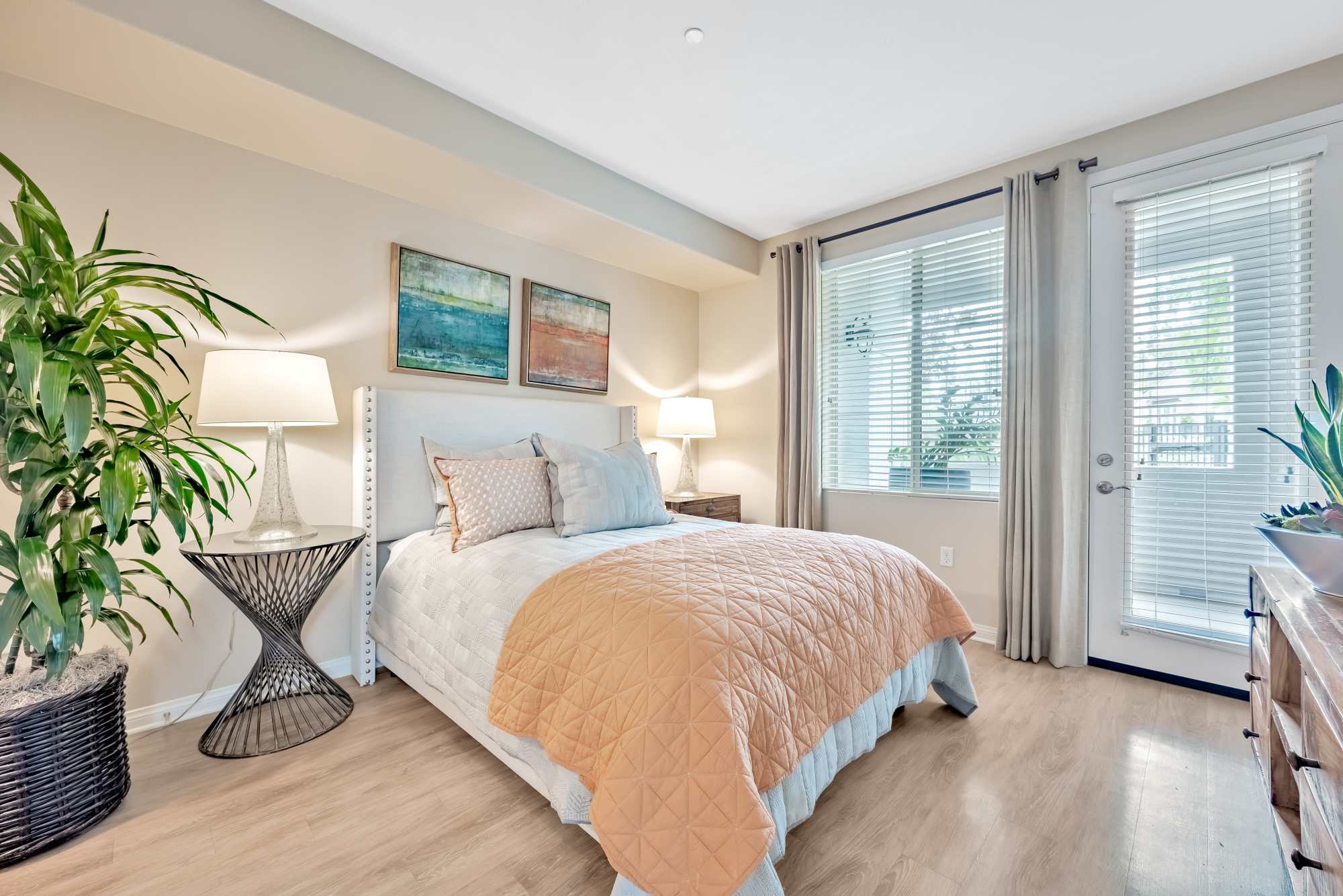 A spacious bedroom at Palisades Sierra Del Oro in Corona, California