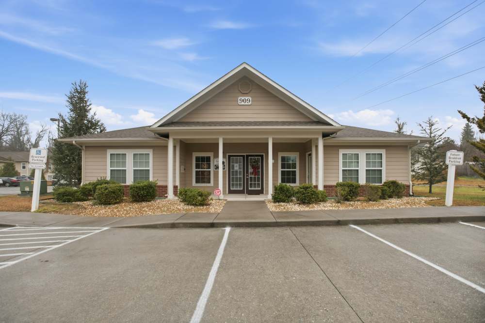 Beautiful exterior view of the apartment building at Hancock Ridge in Johnson City, Tennessee