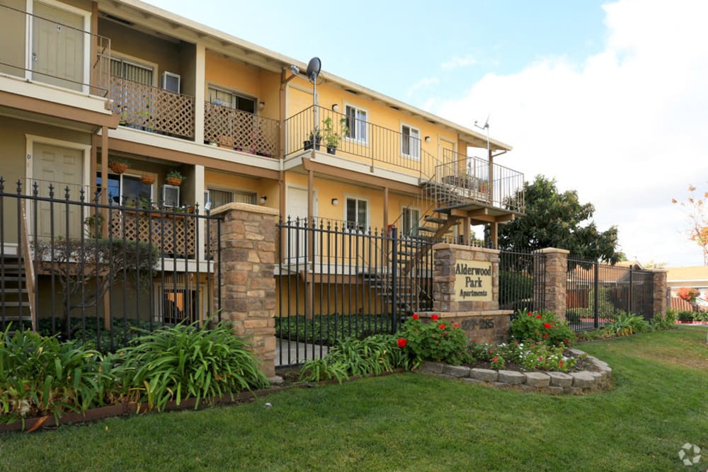 Exterior of Alderwood Park Apartment Homes in Livermore, California