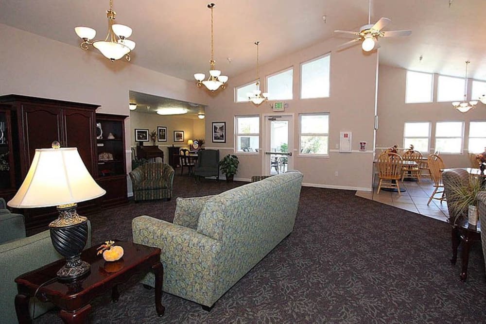Community area for residents at Oak Terrace Memory Care in Soulsbyville, California