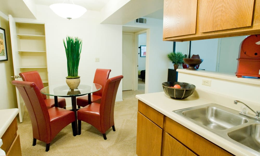 Dining room at Boulder Ridge in Tulsa, Oklahoma
