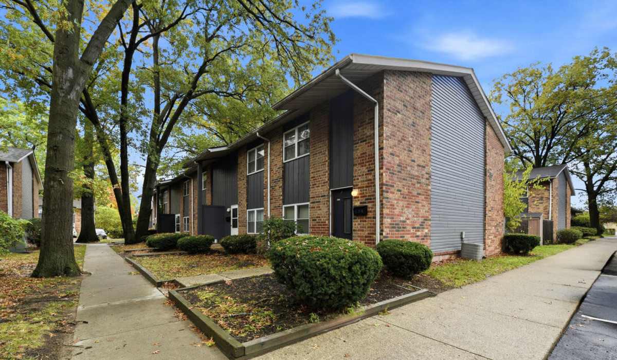 Charming exterior with lush landscaping and inviting pathways at The Reserve at Pin Oak Manor Apartments in Mishawaka, Indiana.