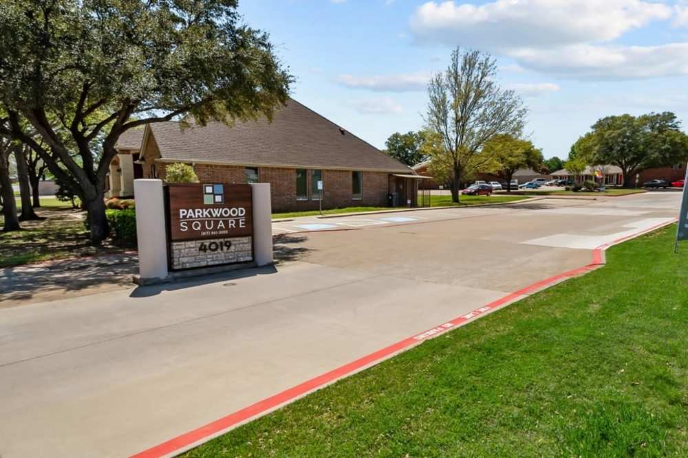 Property signboard at Parkwood Square in Arlington, Texas