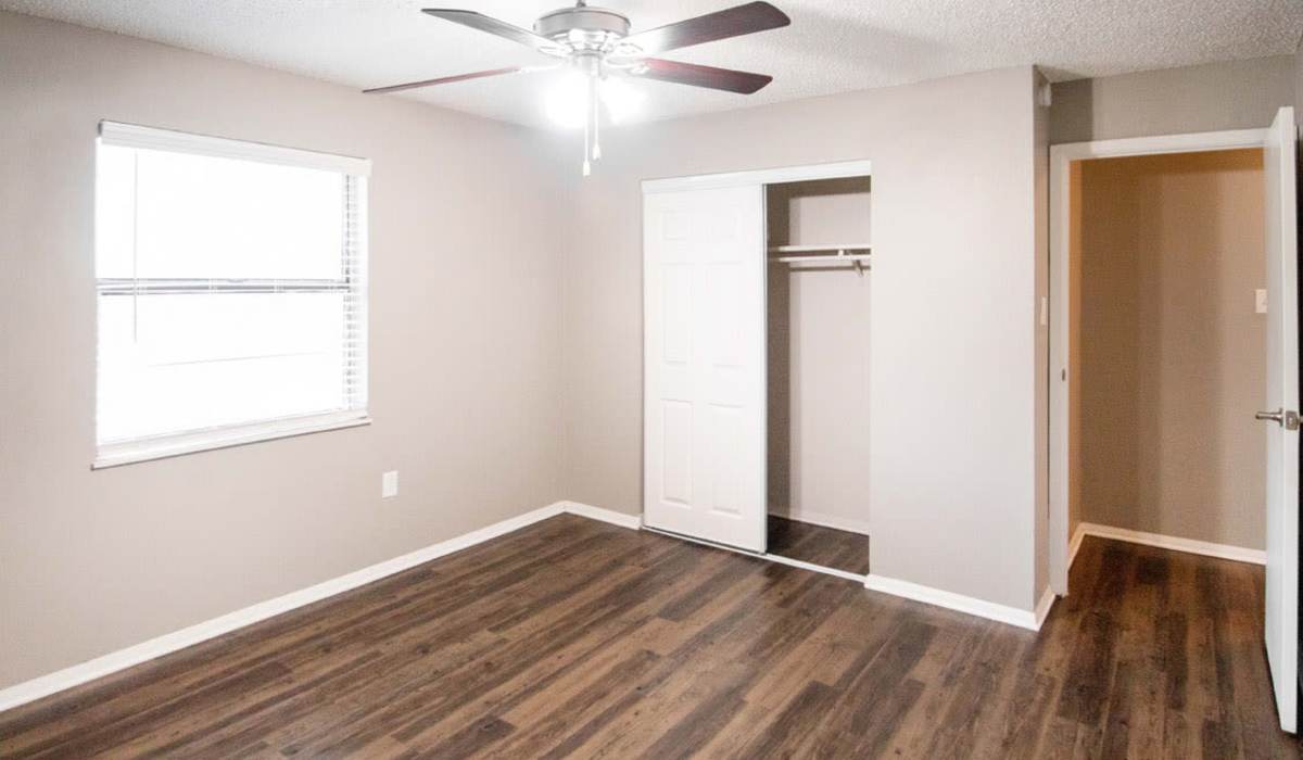 Bedroom with ceiling fan at Riatta Ranch Apartments in Abilene, Texas