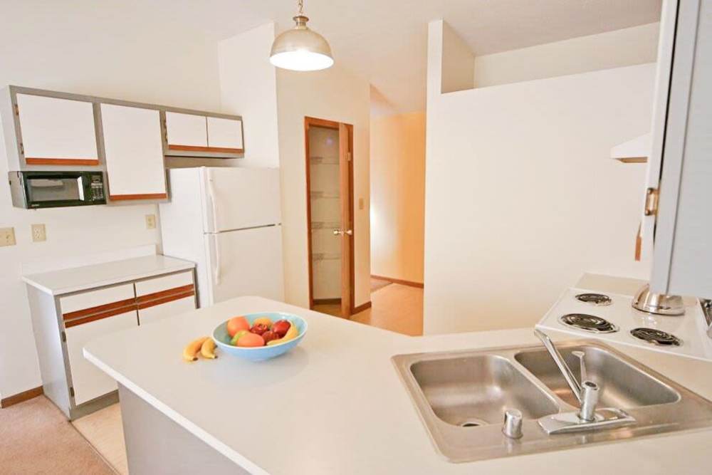 Well-designed kitchen with granite countertops at Carriage Court in Cincinnati, Ohio