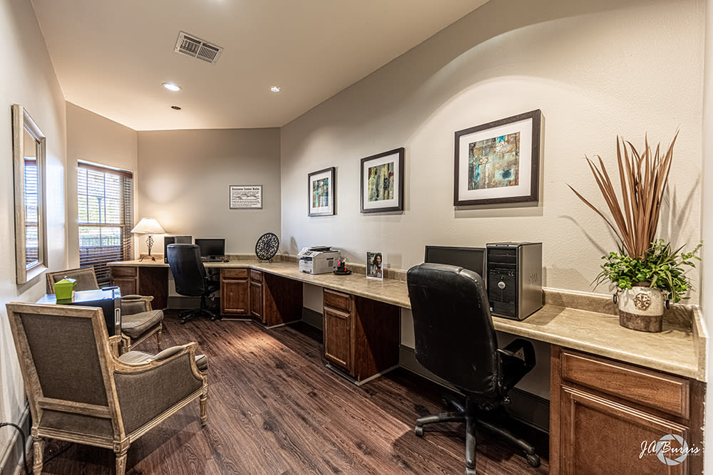 Wi-fi-connected business center at Blue Ridge in Midland, Texas