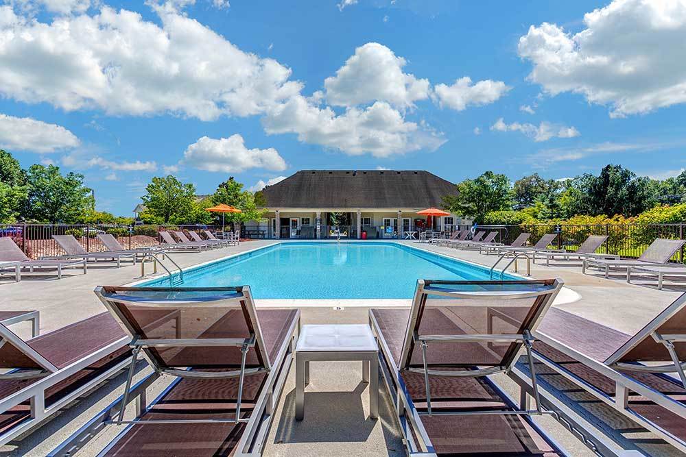 A luxury swimming pool at Southgate Landing in Louisville, Kentucky