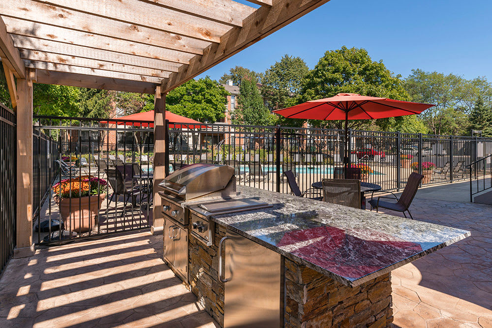 Photos of Clover Ridge East Apartments in Palatine, IL