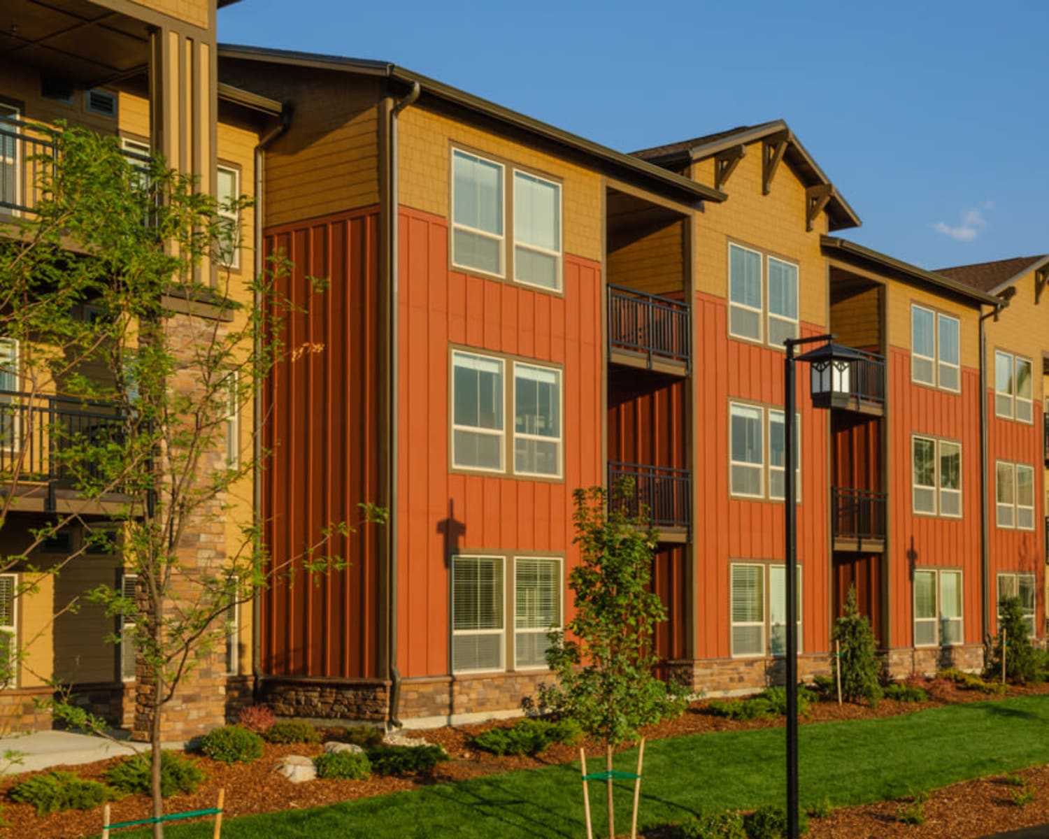 Apartment exterior at Touchmark at Meadow Lake Village in Meridian, Idaho