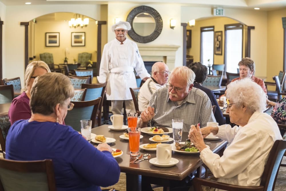 Residents eating at The Pointe at Summit Hills in Bakersfield, California